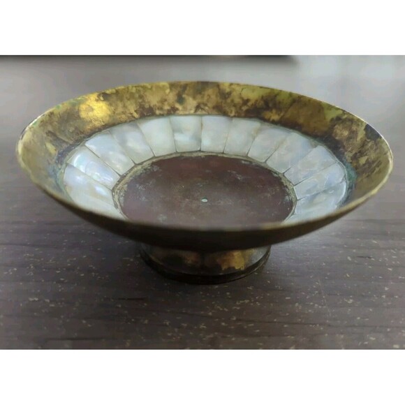 Beautiful Vintage Brass & Mother of Pearl Shell Inlay Jewelry Bowl Pedestal MCM - Picture 5 of 5